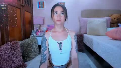 Snapshot of abrilrussell_ chatting on 02.13.25 Abril online show from 02.13.25