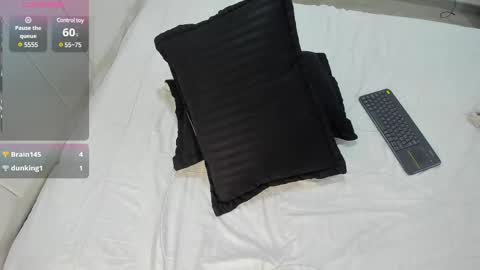 Snapshot of abrilsonne chatting on 02.12.25 AbrilSonne online show from 02.12.25