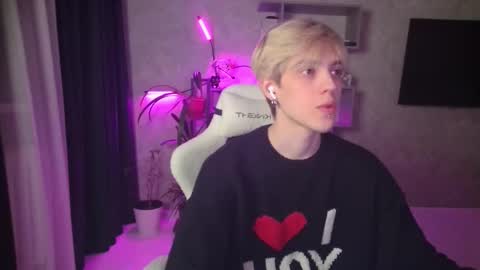 Snapshot of abslut chatting on 02.12.26 Nick online show from 02.12.26