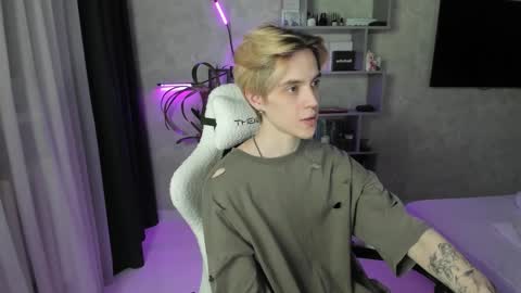 Snapshot of abslut chatting on 03.04.26 Nick online show from 03.04.26