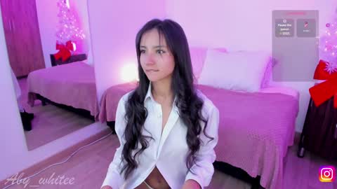 Snapshot of aby_whitee chatting on 01.08.25 Aby online show from 01.08.25