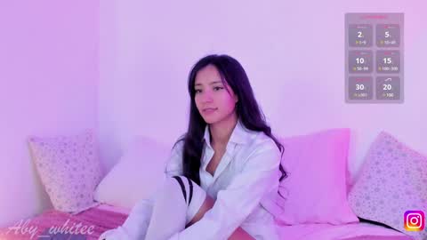 Snapshot of aby_whitee chatting on 01.08.25 Aby online show from 01.08.25