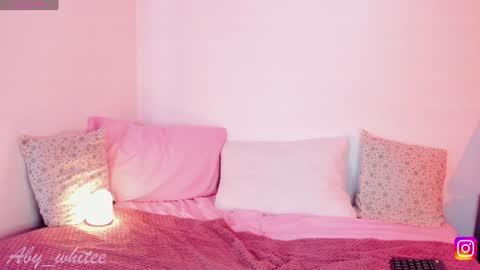 Snapshot of aby_whitee chatting on 02.05.25 Aby online show from 02.05.25