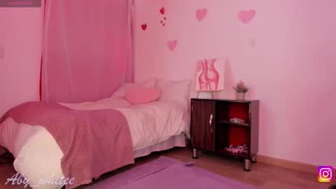 Snapshot of aby_whitee chatting on 09.14.25 Aby online show from 09.14.25