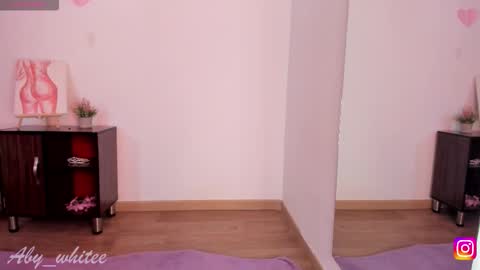 Snapshot of aby_whitee chatting on 09.24.25 Aby online show from 09.24.25