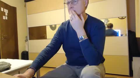 Snapshot of ach471 chatting on 12.01.24 ach471 online show from 12.01.24