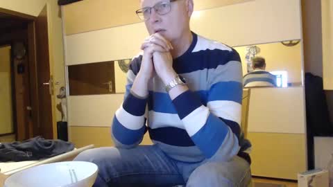 Snapshot of ach471 chatting on 12.27.24 ach471 online show from 12.27.24