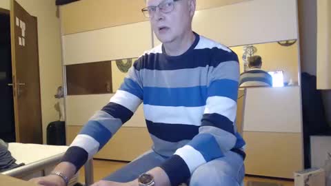 Snapshot of ach471 chatting on 01.01.25 ach471 online show from 01.01.25