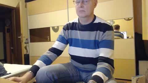 Snapshot of ach471 chatting on 01.01.25 ach471 online show from 01.01.25