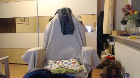 Snapshot of ach471 chatting on 10.20.25 ach471 online show from 10.20.25