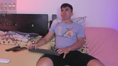 Snapshot of acid_longer chatting on 01.06.26 centric independent model online show from 01.06.26