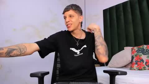 Snapshot of adam_hard_ chatting on 09.18.25 Adam online show from 09.18.25