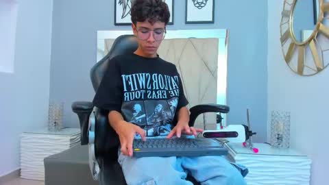 Adams Bobby online show from 11.10.25