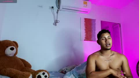 Snapshot of adams_niki chatting on 02.15.25 ADAMS Y NIKI online show from 02.15.25