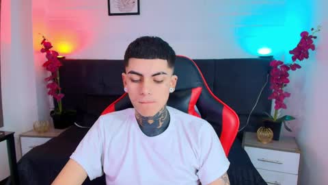 AdamsWalkerr  online show from 04.19.26