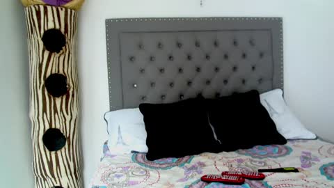 Snapshot of adan_eva960 chatting on 01.05.25 eva online show from 01.05.25