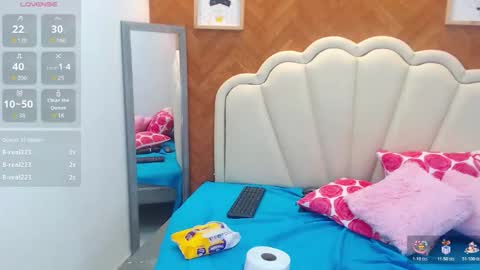 Snapshot of adarose_ chatting on 11.23.25 adarose_ online show from 11.23.25