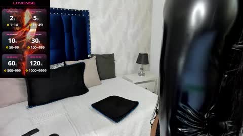 Snapshot of addictivexts chatting on 12.14.25 NIcolle online show from 12.14.25