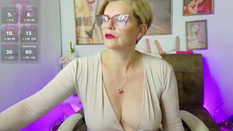 adeellee online show from 10.16.25