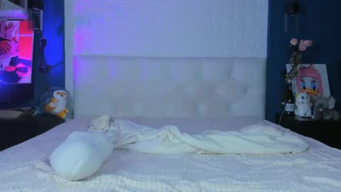 Adelle online show from 04.21.26