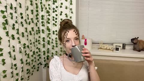 Snapshot of adele0_0 chatting on 12.10.24 Adele online show from 12.10.24