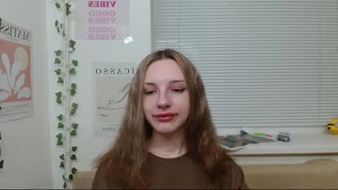 Snapshot of adele0_0 chatting on 01.04.25 Adele online show from 01.04.25