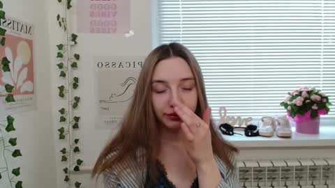 Snapshot of adele0_0 chatting on 02.14.25 Adele online show from 02.14.25