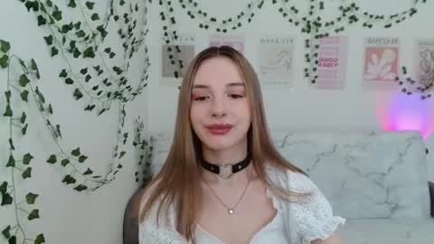 Snapshot of adele0_0 chatting on 02.22.25 Adele online show from 02.22.25