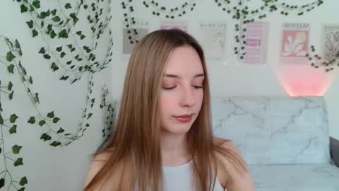 Snapshot of adele0_0 chatting on 02.25.25 Adele online show from 02.25.25