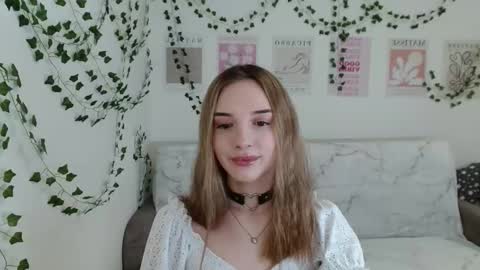 Snapshot of adele0_0 chatting on 02.28.25 Adele online show from 02.28.25