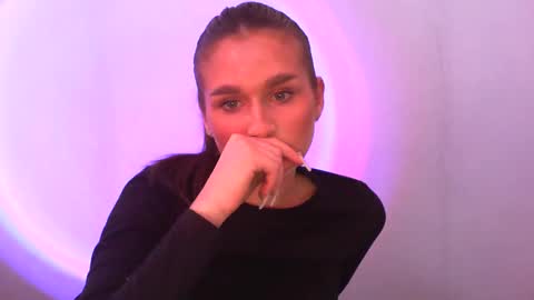 Adele Amore online show from 02.17.25