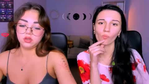 Snapshot of adele_meow chatting on 11.12.25 Adel online show from 11.12.25