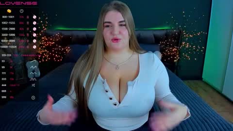 Snapshot of adele_sugar chatting on 11.11.25 Your Adele online show from 11.11.25