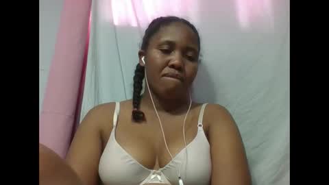 Snapshot of adelealy chatting on 10.27.25 adelealy online show from 10.27.25