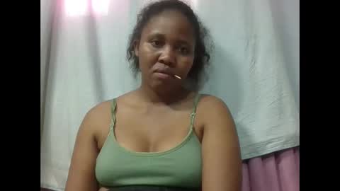 Snapshot of adelealy chatting on 11.18.25 adelealy online show from 11.18.25