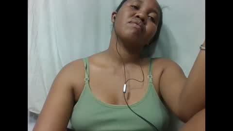 Snapshot of adelealy chatting on 12.01.25 adelealy online show from 12.01.25