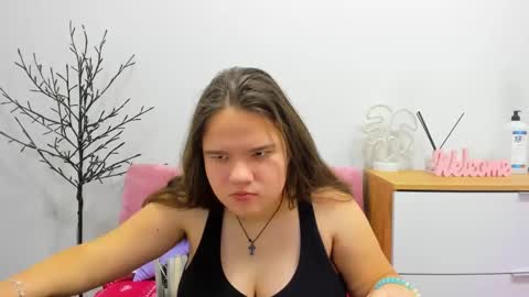 Snapshot of adelecruzz chatting on 02.10.25 adelecruzz online show from 02.10.25