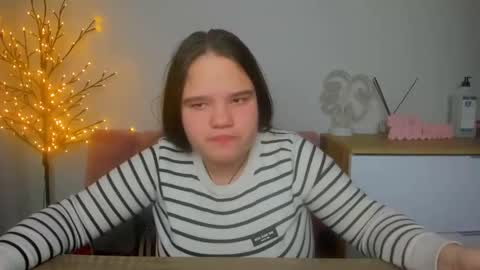 Snapshot of adelecruzz chatting on 02.12.25 adelecruzz online show from 02.12.25