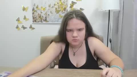 Snapshot of adelecruzz chatting on 03.08.25 adelecruzz online show from 03.08.25
