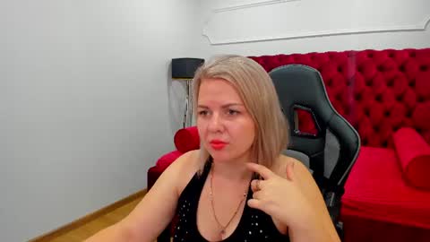 AdeleRavelle online show from 07.15.26