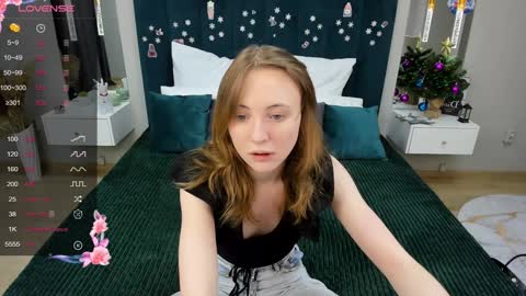 Snapshot of adelina_cowell chatting on 12.30.24 Adelina online show from 12.30.24
