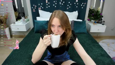 Snapshot of adelina_cowell chatting on 01.05.25 Adelina online show from 01.05.25