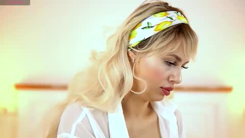 Snapshot of adelineking chatting on 10.12.25 Ade online show from 10.12.25