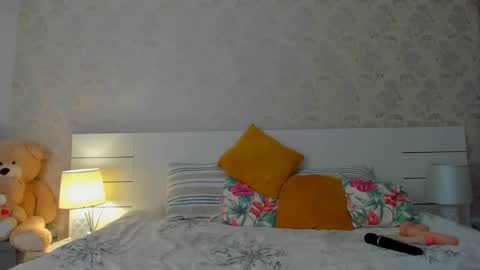 Snapshot of adellegirl chatting on 02.19.25 adellegirl online show from 02.19.25