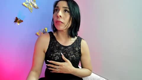 Snapshot of adellelennox_cg chatting on 01.11.25 Adelle online show from 01.11.25