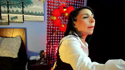 Snapshot of adellelennox_cg chatting on 09.10.25 Adelle online show from 09.10.25