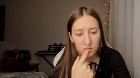 Snapshot of adellqueen chatting on 12.26.24 Adell online show from 12.26.24