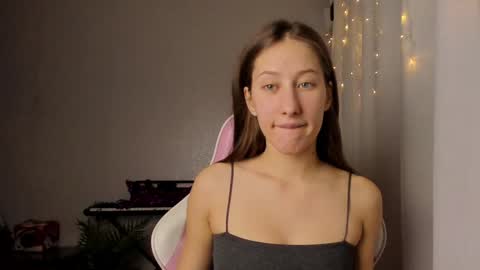 Snapshot of adellqueen chatting on 01.03.25 Adell online show from 01.03.25