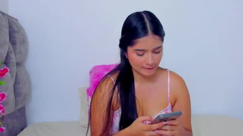 Snapshot of adhara__evanss chatting on 01.06.25   online show from 01.06.25