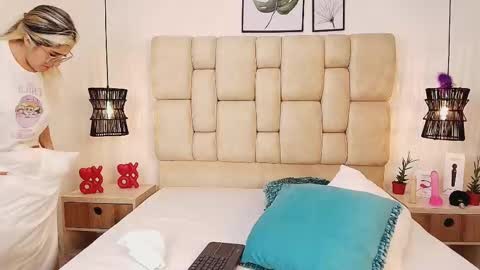 AdharaSmithh online show from 02.25.25